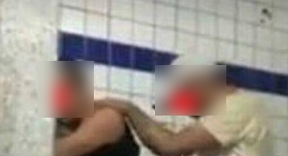 فضيحة.. شريط فيديو يوثق لسجناء يمارسون "اللواط" داخل أحد السجون المغربية فضيحة.. شريط فيديو يوثق لسجناء يمارسون "اللواط" داخل أحد السجون المغربية