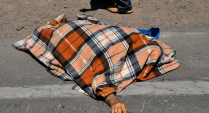 صادم.. شاحنة تهشم رأس مسن وترديه قتيلا في حادثة مروعة وسط مدينة الدريوش صادم.. شاحنة تهشم رأس مسن وترديه قتيلا في حادثة مروعة وسط مدينة الدريوش