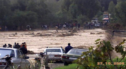 القرى  الوقعة على جنابات "إغزار أمقران" بتمسمان متخوفة من فيضانات محتملة للوادي
