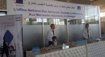 استقبال هائل لأفراد الجالية بمطار طنجة.. وهؤلاء يشتكون من غلاء الأسعار وضعف الخدمات