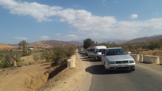 ساكنة تركيست نواحي الحسيمة في مسيرة إحتجاجية بالسيارات للمطالبة بفك العزلة ساكنة تركيست نواحي الحسيمة في مسيرة إحتجاجية بالسيارات للمطالبة بفك العزلة