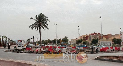 سائقو السيارات يشتكون من زحمة الطريق بمدخل الناظور كل صيف ويطالبون بتسريع وتيرة أشغال الطريق البديلة