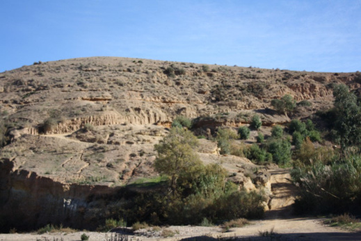 هشاشة البنية الطرقية .. مشكل يؤرق بال ساكنة القرى النائية بالريف الأوسط هشاشة البنية الطرقية .. مشكل يؤرق بال ساكنة القرى النائية بالريف الأوسط