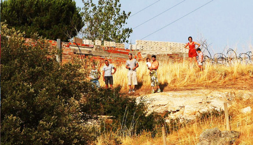 البحث عن مغربي بإسبانيا اختفى في بئر حفره بحثا عن الكنز البحث عن مغربي بإسبانيا اختفى في بئر حفره بحثا عن الكنز