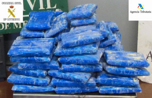 حجز كمية مهمة من الحشيش داخل سقف سيارة نفعية كانت متوجه الى مالقا عبر ميناء مليلية حجز كمية مهمة من الحشيش داخل سقف سيارة نفعية كانت متوجه الى مالقا عبر ميناء مليلية