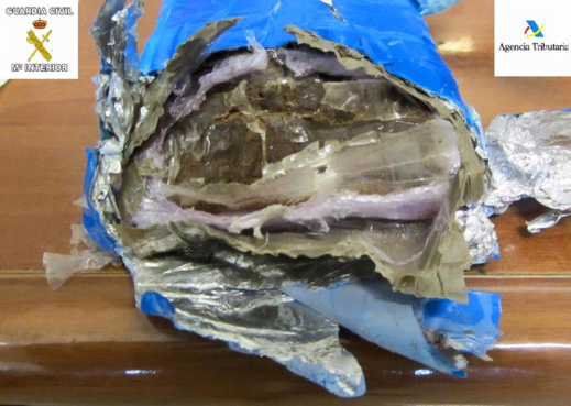 حجز كمية مهمة من الحشيش داخل سقف سيارة نفعية كانت متوجه الى مالقا عبر ميناء مليلية حجز كمية مهمة من الحشيش داخل سقف سيارة نفعية كانت متوجه الى مالقا عبر ميناء مليلية