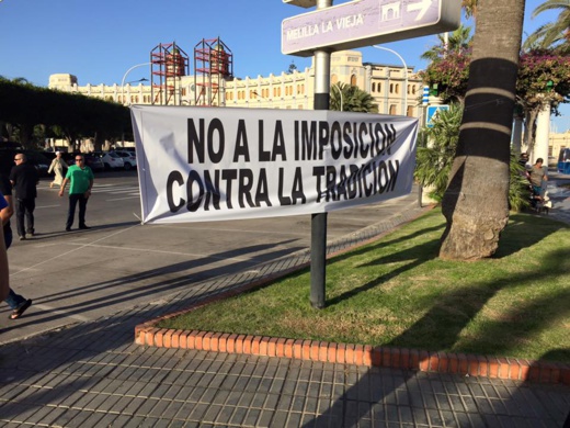 إحتجاجات عارمة لمسلمي مليلية بعد منعهم من إستيراد أضاحي العيد من المغرب إحتجاجات عارمة لمسلمي مليلية بعد منعهم من إستيراد أضاحي العيد من المغرب