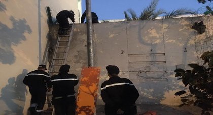 شخص بقي عالقا ل3 ساعات في الأسلاك الشائكة بميناء بني نصار بعدما حاول القفز الى داخل المحطة البحرية شخص بقي عالقا ل3 ساعات في الأسلاك الشائكة بميناء بني نصار بعدما حاول القفز الى داخل المحطة البحرية