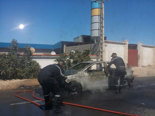 حريق يحول سيارة أحد المواطنين الى كومة من حديد على الطريق الرابطة بين إمزورن و الحسيمة حريق يحول سيارة أحد المواطنين الى كومة من حديد على الطريق الرابطة بين إمزورن و الحسيمة