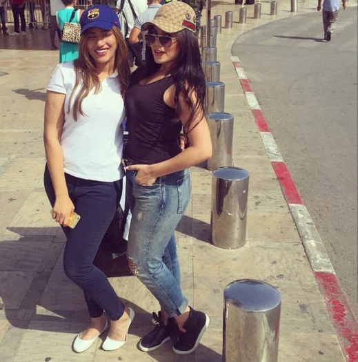 خريجة ستار أكاديمي الناظورية حنان لخضر ترفع العلم المصري بمطار محمد الخامس لهذا السبب
