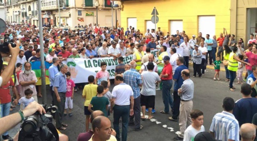 للمرة الثانية.. مسلموا مليلية يخرجون في مسيرة حاشدة للتنديد بقرار منعهم من استيراد أضاحي العيد من المغرب للمرة الثانية.. مسلموا مليلية يخرجون في مسيرة حاشدة للتنديد بقرار منعهم من استيراد أضاحي العيد من المغرب