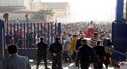 احتجاج عارم بمعبر مليلية بعد منع السلطات الإسبانية دخول المغاربة إلى أراضيها المحتلة لهذا السبب