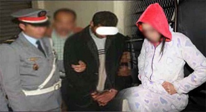 الأمن يضبط إمرأة متزوجة في أحضان رجل متزوج بعد مقارعتهما الخمر بالعروي الأمن يضبط إمرأة متزوجة في أحضان رجل متزوج بعد مقارعتهما الخمر بالعروي