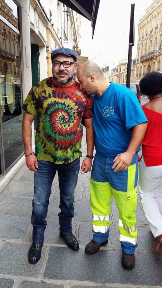 صور الملك محمد السادس مع عامل مغربي بباريس تشعل مواقع التواصل الاجتماعي صور الملك محمد السادس مع عامل مغربي بباريس تشعل مواقع التواصل الاجتماعي