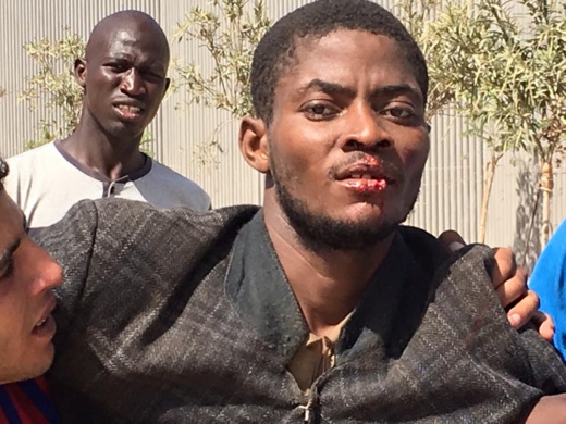 مثير.. أكثر من 100 مهاجر إفريقي تمكنوا من الدخول الى مليلية بعد القفز على السياج الشائك مثير.. أكثر من 100 مهاجر إفريقي تمكنوا من الدخول الى مليلية بعد القفز على السياج الشائك