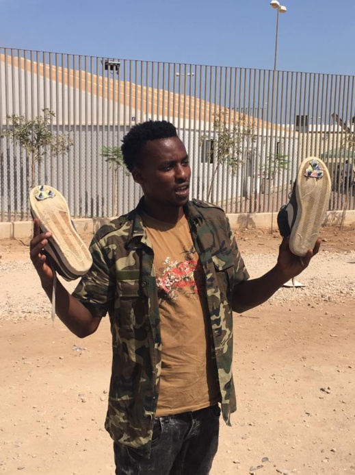 مثير.. أكثر من 100 مهاجر إفريقي تمكنوا من الدخول الى مليلية بعد القفز على السياج الشائك مثير.. أكثر من 100 مهاجر إفريقي تمكنوا من الدخول الى مليلية بعد القفز على السياج الشائك