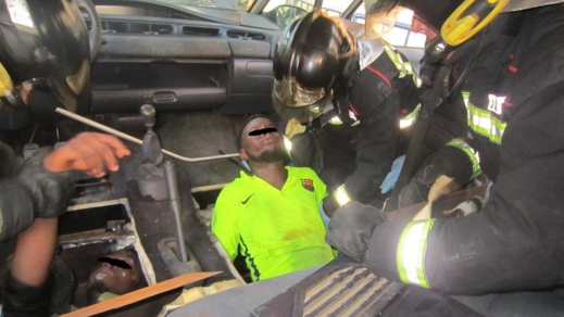 إحباط محاولة تهريب مهاجرين من دول جنوب الصحراء الى داخل مليلية المحتلة بواسطة سيارة يقودها مغربي إحباط محاولة تهريب مهاجرين من دول جنوب الصحراء الى داخل مليلية المحتلة بواسطة سيارة يقودها مغربي 