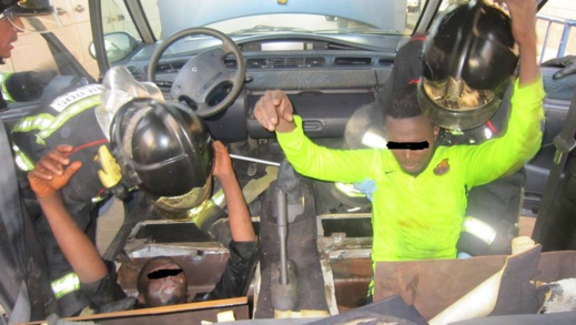 إحباط محاولة تهريب مهاجرين من دول جنوب الصحراء الى داخل مليلية المحتلة بواسطة سيارة يقودها مغربي إحباط محاولة تهريب مهاجرين من دول جنوب الصحراء الى داخل مليلية المحتلة بواسطة سيارة يقودها مغربي 