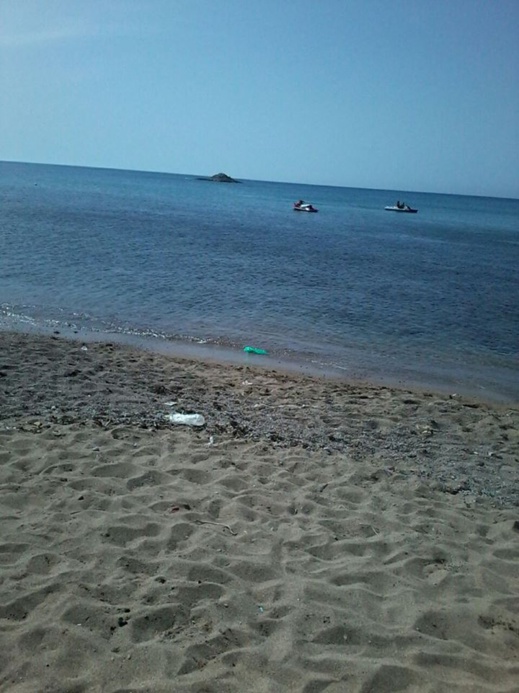 مواطنون لناظورسيتي: النفايات والمخلفات تشوه جمالية شاطئ "دشارانا" بجماعة بني شيكر مواطنون لناظورسيتي: النفايات والمخلفات تشوه جمالية شاطئ "دشارانا" بجماعة بني شيكر