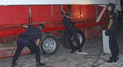 مستغلين "الفيريا".. اعتراض 82 مغربيا وجزائريا حاولوا التسلل إلى إسبانيا من مليلية مستغلين "الفيريا".. اعتراض 82 مغربيا وجزائريا حاولوا التسلل إلى إسبانيا من مليلية