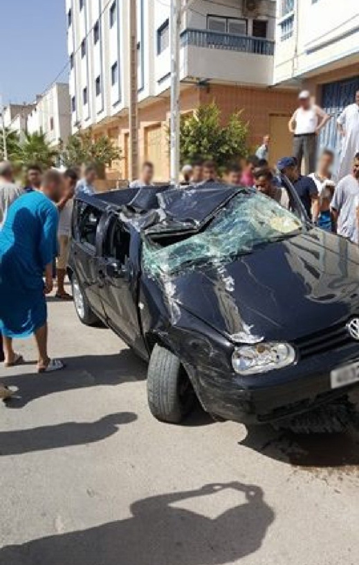 بالفيديو.. خسائر مادية هامة في حادث اصطدام  سيارتين على مستوى الطريق المؤدية من بن طيب الى الدريوش