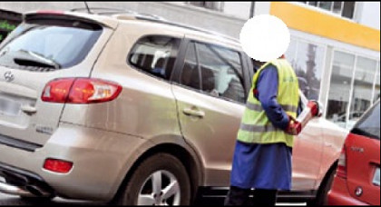 استفحال ظاهرة حراس السيارات المزيفين بالمدينة استفحال ظاهرة حراس السيارات المزيفين بالمدينة