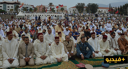 الآلاف من ساكنة الناظور تؤدّي شعائر صلاة عيد الأضحى المبارك بساحة الشبيبة الآلاف من ساكنة الناظور تؤدّي شعائر صلاة عيد الأضحى المبارك بساحة الشبيبة