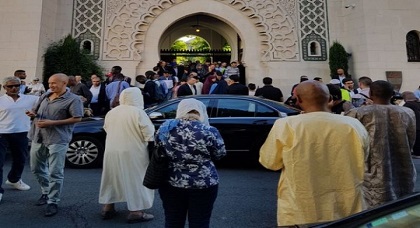 مسلمو فرنسا يحتفلون بالعيد الأضحى وسط ظرف خاص عقب الاعتداءات الإرهابية مسلمو فرنسا يحتفلون بالعيد الأضحى وسط ظرف خاص عقب الاعتداءات الإرهابية
