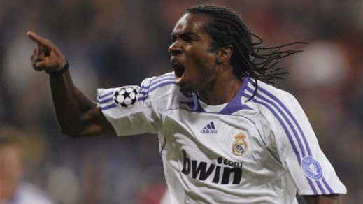 المهاجم الدولي لفريق ريال مدريد "خافيير بالبوا" يتجول بين أرجاء مدينة الناظور المهاجم الدولي لفريق ريال مدريد "خافيير بالبوا" يتجول بين أرجاء مدينة الناظور