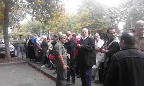 إحتجاجات أمام سفارة المغرب ببلجيكا للتنديد بتعنيف مسن أمام أنظار الوزير المكلف بالجالية 