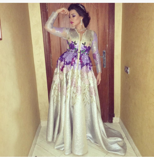 هذه هي الناظورية التي صممت قفطان حنان لخضر المميز هذه هي الناظورية التي صممت قفطان حنان لخضر المميز