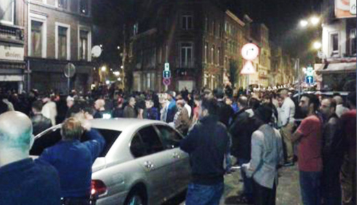 بالصور.. شجار عنيف بين مغاربة و شيشانيين يحدث فوضى عارمة في إحدى مقاهي بلجيكا بالصور.. شجار عنيف بين مغاربة و شيشانيين يحدث فوضى عارمة في إحدى مقاهي بلجيكا