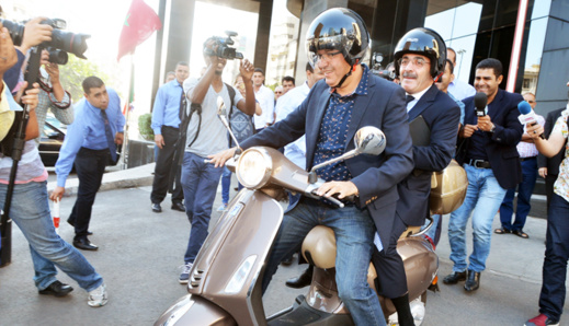 إلياس العماري يركب دراجة نارية وسط مدينة الدار البيضاء لهذا السبب إلياس العماري يركب دراجة نارية وسط مدينة الدار البيضاء لهذا السبب