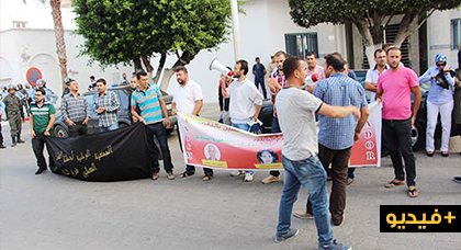 معطلو الناظور يخوضون احتجاجا صاخبا وسط طوق أمني مشدّد ويدعون إلى مقاطعة "مهزلة" الانتخابات معطلو الناظور يخوضون احتجاجا صاخبا وسط طوق أمني مشدّد ويدعون إلى مقاطعة "مهزلة" الانتخابات