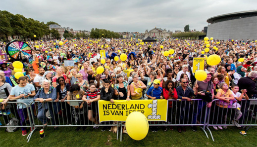 بدعم من إبن الناظور بوطالب عمدة روتردام.. فنان مغربي يقود تجمعا حاشدا ضد العنصرية بهولندا بدعم من إبن الناظور بوطالب عمدة روتردام.. فنان مغربي يقود تجمعا حاشدا ضد العنصرية بهولندا