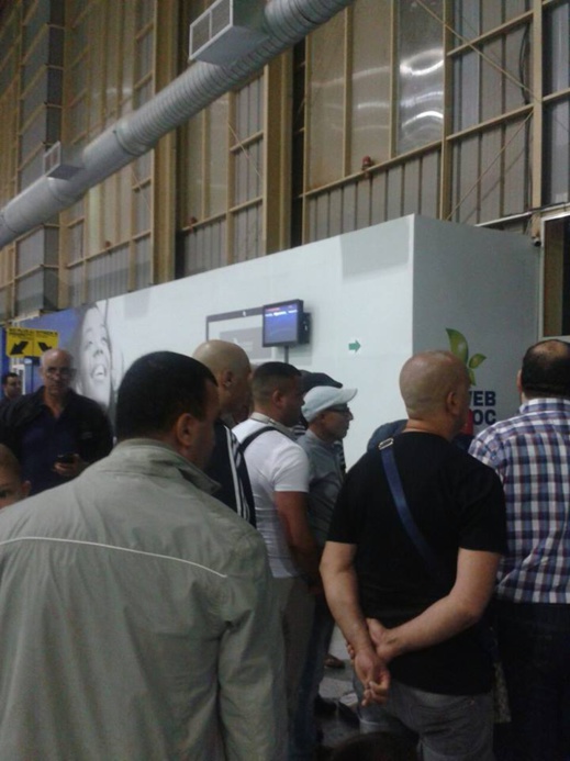 تأخر طائرة متجهة الى مطار أمستردم من الإقلاع لمدة ثلاثة ساعات تثير إستياء المسافرين بمطار العروي تأخر طائرة متجهة الى مطار أمستردم من الإقلاع لمدة ثلاثة ساعات تثير إستياء المسافرين بمطار العروي