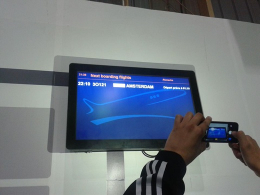 تأخر طائرة متجهة الى مطار أمستردم من الإقلاع لمدة ثلاثة ساعات تثير إستياء المسافرين بمطار العروي تأخر طائرة متجهة الى مطار أمستردم من الإقلاع لمدة ثلاثة ساعات تثير إستياء المسافرين بمطار العروي