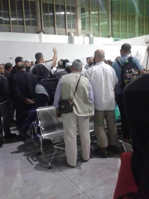 تأخر طائرة متجهة الى مطار أمستردم من الإقلاع لمدة ثلاثة ساعات تثير إستياء المسافرين بمطار العروي تأخر طائرة متجهة الى مطار أمستردم من الإقلاع لمدة ثلاثة ساعات تثير إستياء المسافرين بمطار العروي