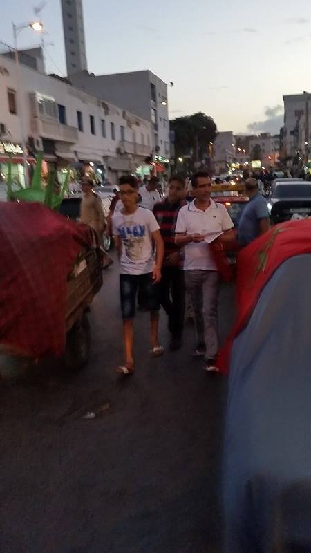 مثير بالصور والفيديو: حملة مضادّة موازية تدعو إلى مقاطعة الإنتخابات الآنية وسط حصار أمني بمدينة الناظور مثير بالصور والفيديو: حملة مضادّة موازية تدعو إلى مقاطعة الإنتخابات الآنية وسط حصار أمني بمدينة الناظور