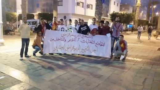 مثير بالصور والفيديو: حملة مضادّة موازية تدعو إلى مقاطعة الإنتخابات الآنية وسط حصار أمني بمدينة الناظور