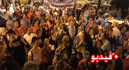 ساكنة مليلية تخرج في تظاهرة احتجاجية ليلية للمطالبة بمزيد من الأمن في أحياء المدينة ساكنة مليلية تخرج في تظاهرة احتجاجية ليلية للمطالبة بمزيد من الأمن في أحياء المدينة