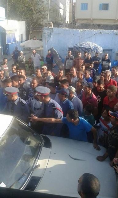 منع حافلة لنقل المسافرين من مواصلة رحلتها من الحسيمة إلى تطوان يؤجج ركابها ضد رجال الدرك منع حافلة لنقل المسافرين من مواصلة رحلتها من الحسيمة إلى تطوان يؤجج ركابها ضد رجال الدرك