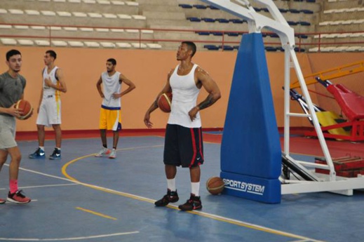 فريق إثري الريف الناظوري لكرة السلة يُخضع لاعبين مغاربة وآخرين من أمريكا للتجريب للتعاقد معهم فريق إثري الريف الناظوري لكرة السلة يُخضع لاعبين مغاربة وآخرين من أمريكا للتجريب للتعاقد معهم