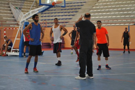 فريق إثري الريف الناظوري لكرة السلة يُخضع لاعبين مغاربة وآخرين من أمريكا للتجريب للتعاقد معهم فريق إثري الريف الناظوري لكرة السلة يُخضع لاعبين مغاربة وآخرين من أمريكا للتجريب للتعاقد معهم