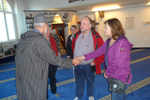 مسجد الموحدين بمدينة "اسن" الألمانية يفتح أبوابه لغير المسلمين لتعريفهم بالإسلام مسجد الموحدين بمدينة "اسن" الألمانية يفتح أبوابه لغير المسلمين لتعريفهم بالإسلام