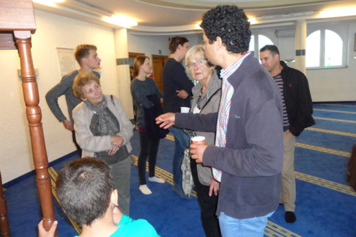 مسجد الموحدين بمدينة "اسن" الألمانية يفتح أبوابه لغير المسلمين لتعريفهم بالإسلام مسجد الموحدين بمدينة "اسن" الألمانية يفتح أبوابه لغير المسلمين لتعريفهم بالإسلام