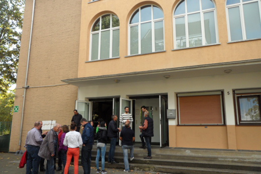 مسجد الموحدين بمدينة "اسن" الألمانية يفتح أبوابه لغير المسلمين لتعريفهم بالإسلام مسجد الموحدين بمدينة "اسن" الألمانية يفتح أبوابه لغير المسلمين لتعريفهم بالإسلام