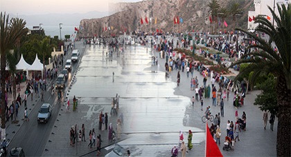 طاقم القناة الإخبارية "العربية" يحّل بالحسيمة لإعداد هذا الربورتاج طاقم القناة الإخبارية "العربية" يحّل بالحسيمة لإعداد هذا الربورتاج