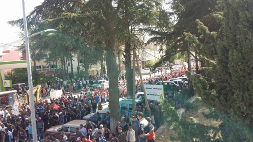 إضراب عام و مسيرة حاشدة نصفها من النساء تشل الحركة التجارية بتلا رواق نواحي الحسيمة لهذا السبب إضراب عام و مسيرة حاشدة نصفها من النساء تشل الحركة التجارية بتلا رواق نواحي الحسيمة لهذا السبب