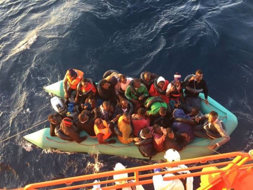  انقاذ 29 مهاجرا سريا على متن قارب مطاطي أبحروا من سواحل اقليم  الناظور‎